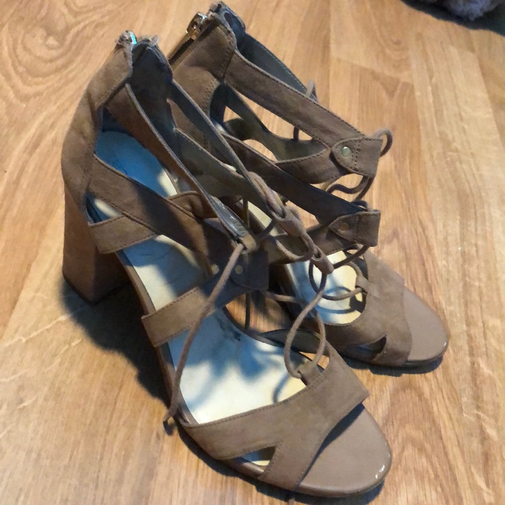 Heels - Picture 3 of 3